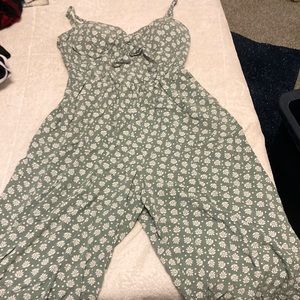 Green spaghetti strapped romper with pockets